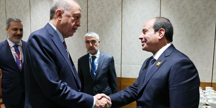 Erdoğan'dan Sisi'ye tebrik telefonu