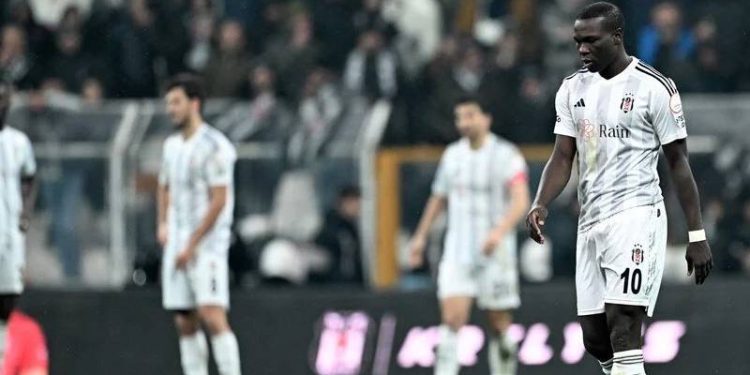 “Eşim rahatsız” deyip Paris’e giden Aboubakar, saç ektirip gelmiş!