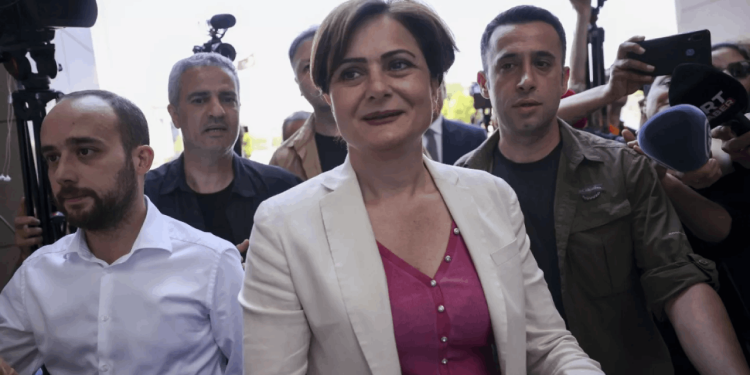 Eski mesleğine dönmüştü: Canan Kaftancıoğlu'ndan Erdoğan'a ve iktidar cephesine mesaj