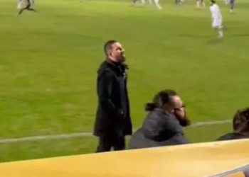 Eyüpsporlu taraftarlar Seçil Erzan'a küfür etti, Arda Turan "görüşeceğiz sonra" diye tepki gösterdi