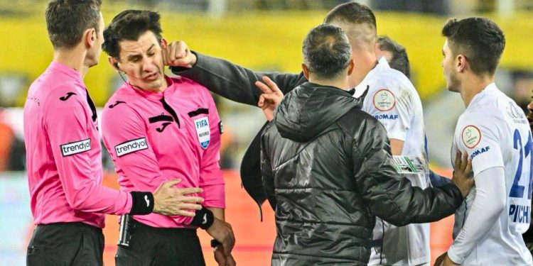 FIFA Kulüpler Dünya Kupası hakemlerinden Halil Umut Meler'e destek mesajı: Neler yaşandığını biliyoruz, arkandayız