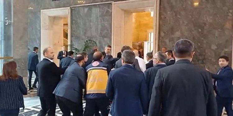 Fahrettin Koca'dan Hasan Bitmez'in sağlık durumuna ilişkin açıklama