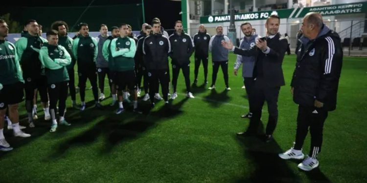 Fatih Terim Atina'da ilk antrenmana çıktı