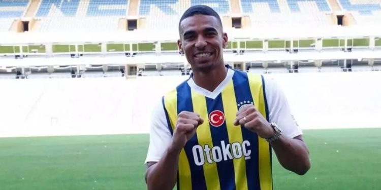Fenerbahçeli Djiku: Şampiyonluk için derbiyi kazanmalıyız