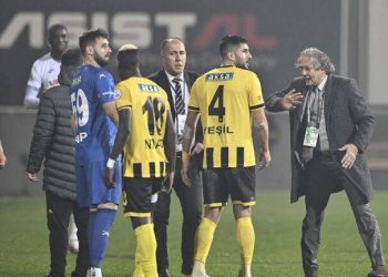 “Futbolda kötü şeyler oluyor” deniliyor, sorunlu tek alan futbol değil ama çözüme ondan başlamakta yarar var