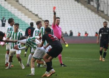 Futbolda sular durulmuyor; Bursaspor ile Diyarbekirspor arasında arbede