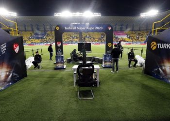 Galatasaray ve Fenerbahçe İstanbul'da coşkuyla karşılandı: Riyad'da neler oldu?