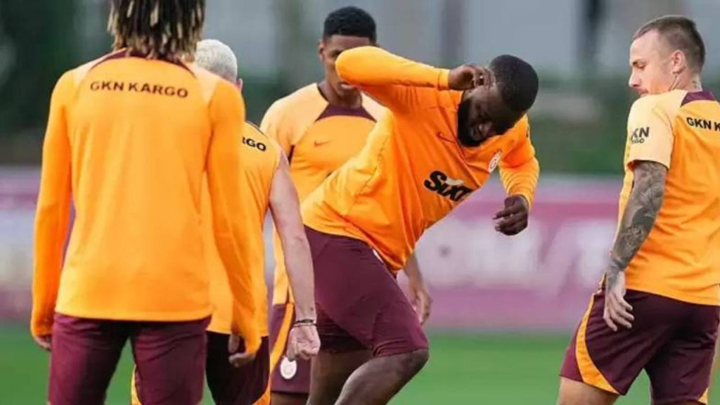 Galatasaray'da iki oyuncuyla yollar ayrılıyor