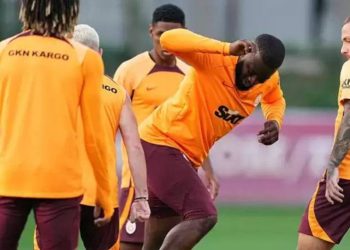 Galatasaray'da iki oyuncuyla yollar ayrılıyor