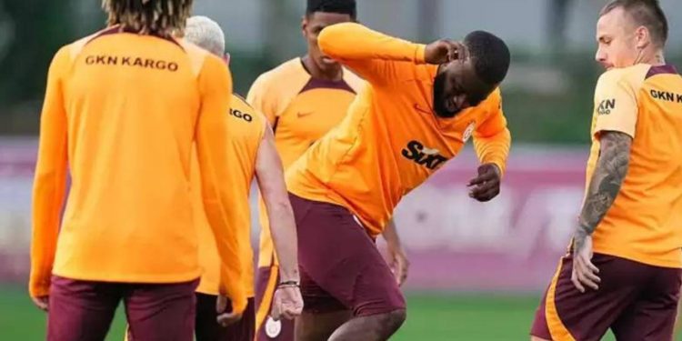 Galatasaray'da iki oyuncuyla yollar ayrılıyor