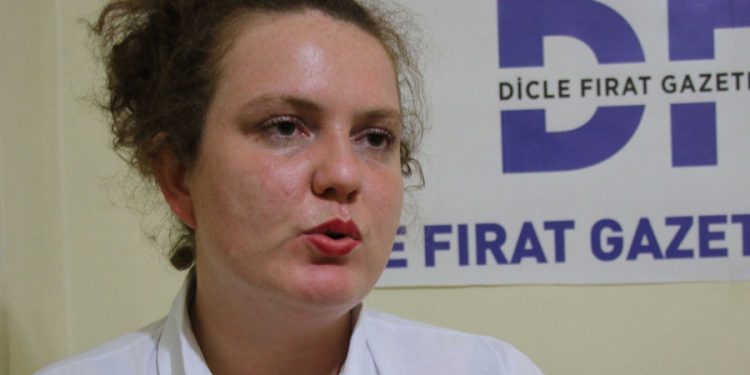 Gazeteci Elif Akgül’ün 2 tweetine 13,5 yıl hapis talebi