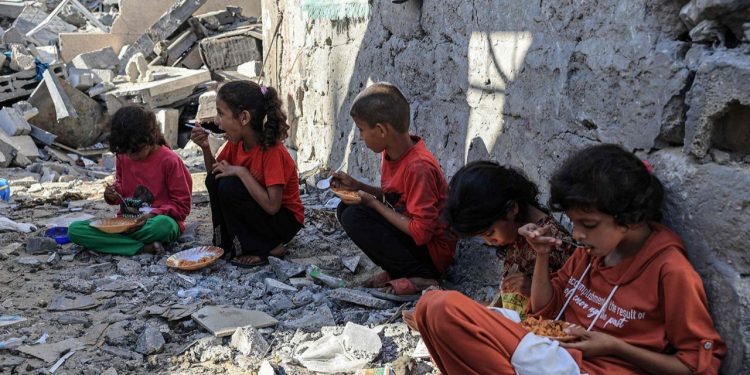 Gazzelilerin yüzde 40'u açlık riski ile karşı karşıya