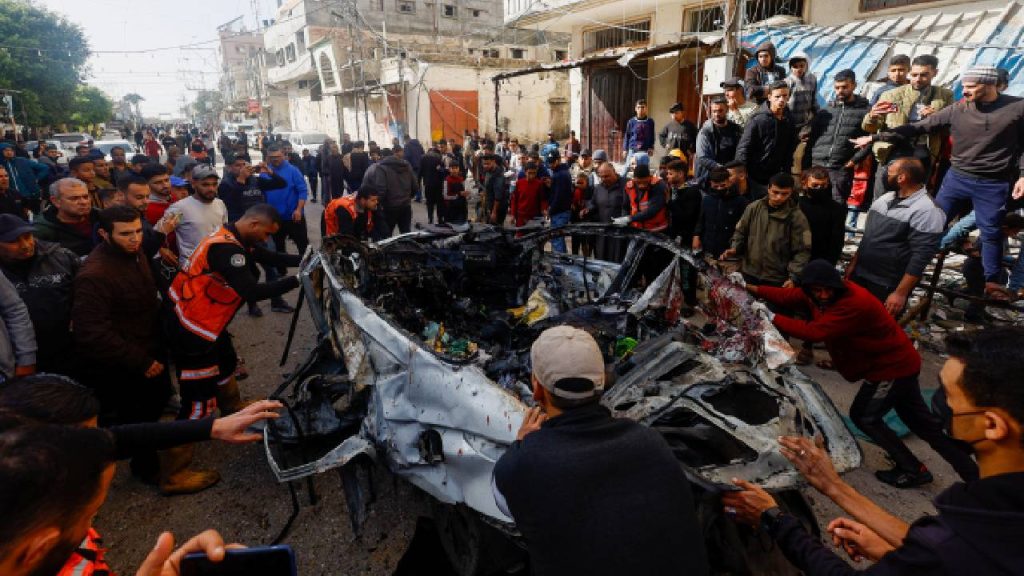 Gazze'ye yoğun bombardımanı sürdüren İsrail, orta bölgedekilere Deyr el Balah'a tahliye emri verip orayı da vurdu