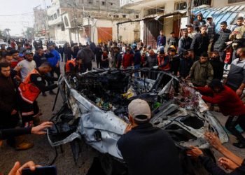 Gazze'ye yoğun bombardımanı sürdüren İsrail, orta bölgedekilere Deyr el Balah'a tahliye emri verip orayı da vurdu