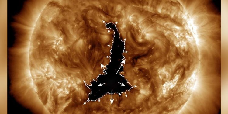 Güneş’te 60 Dünya büyüklüğünde delik açıldı