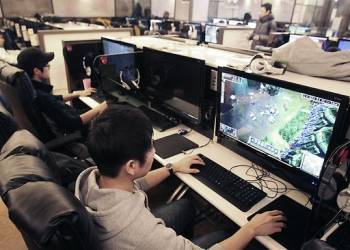 Güney Kore’de genç erkekler rahatsız