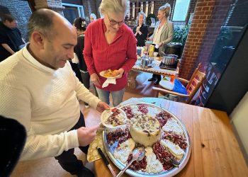 HOLLANDA | İki dernek ve kilise, ‘maklubeli’ diyalog kerst yemeği düzenledi