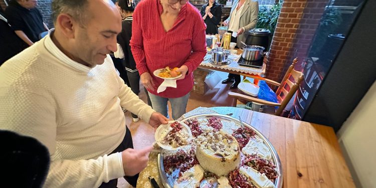 HOLLANDA | İki dernek ve kilise, ‘maklubeli’ diyalog kerst yemeği düzenledi