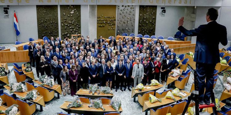 HOLLANDA | Milletvekilleri, Meclis’te yemin ederek görevlerine başladı