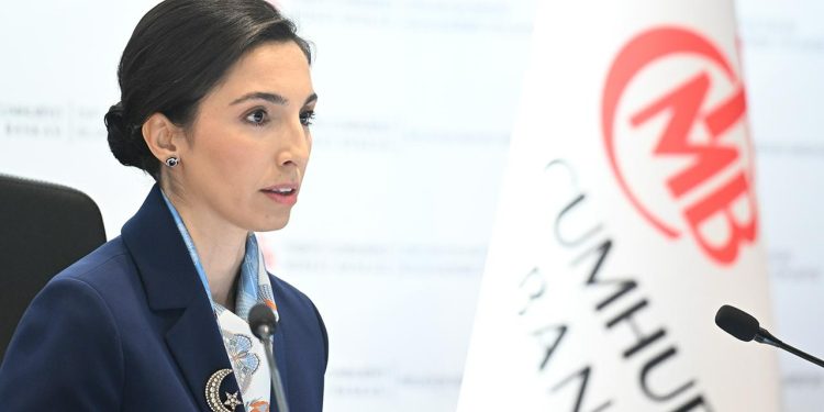 Hafize Gaye Erkan: İstanbul'da kiralar çok pahalı; ev bulamadık, annemlerin yanına yerleştik