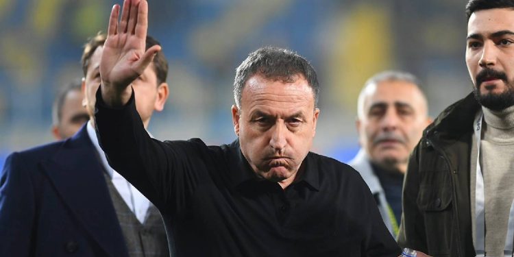 Hakem Meler'e saldıran MKE Ankaragücü'nün Başkanı Koca, kalp krizi şüphesiyle hastaneye yatırıldı