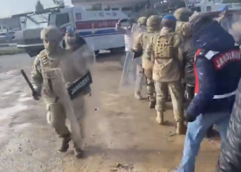 Haklarını arayan işçilere coplu gözaltı; milletvekillerini de sürüklediler!