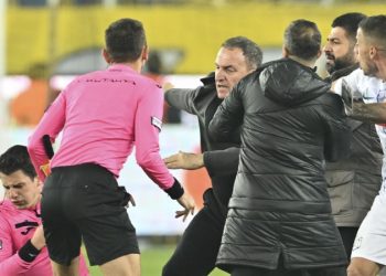 Halil Umut Meler’e saldırının raporu: Olaylar koridorda da devam etti, Faruk Koca “buradan çıkamayacaklar” dedi