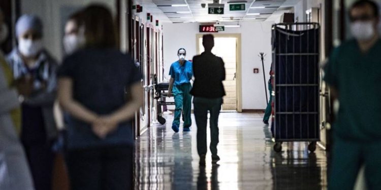 Hastanelerde enfeksiyon kuyruğu: Covid-19 mu grip mi?