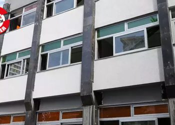 Hataylı depremzede öğrenciler kendi okullarına geri dönmek istiyor: Okulun güçlendirilmeme nedeni ne?