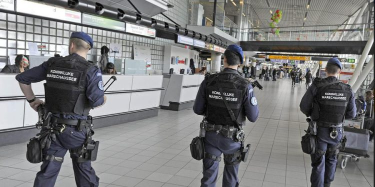 Hollanda tedirgin; ‘terör alarm’ seviyesi arttırıldı