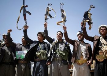 Husiler, İsrail'e giden bir gemiyi daha hedef aldıklarını duyurdu