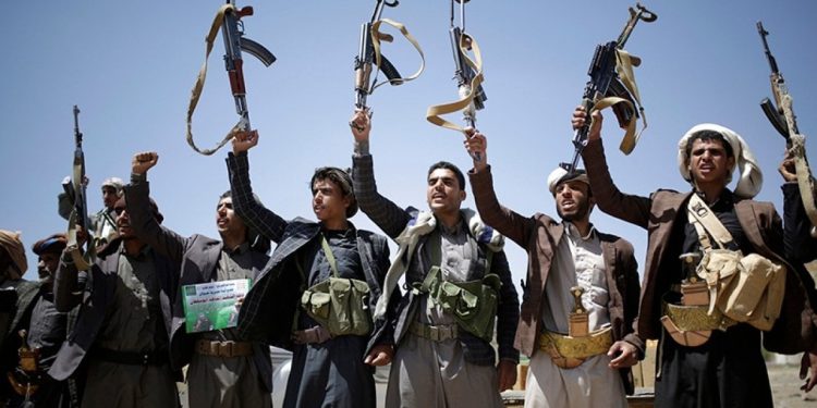 Husiler, İsrail'e giden bir gemiyi daha hedef aldıklarını duyurdu