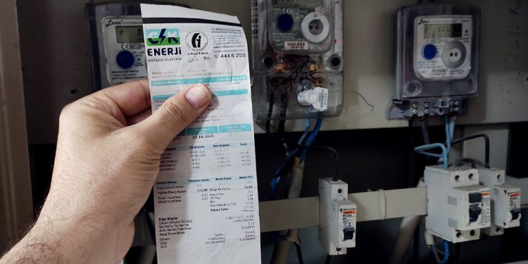 İlk 6 ayda 200 bine yakın hanenin elektrik ve doğalgazı borç nedeniyle kesildi