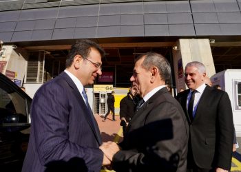 İmamoğlu Galatasaray Başkanı Özbek'i ziyaret etti: 'Futboldaki kaosa sıfır tavizle yaklaşılmalı'