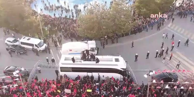 İmamoğlu'na taşlı saldırı davasında duruşma ertelendi