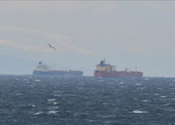 Irak, Gazze için 10 milyon litre akaryakıt yüklü gemi gönderdi