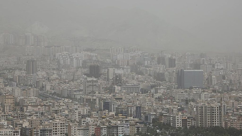 İran'da hava kirliliği nedeniyle eğitim çevrim içi yapılacak