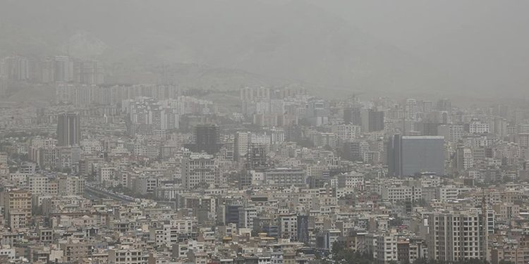 İran'da hava kirliliği nedeniyle eğitim çevrim içi yapılacak