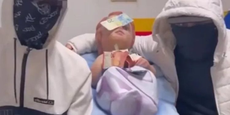 İspanya'da 'bebek İsa' heykelciğini çalan TikTokçular 2 bin euro fidye istedi