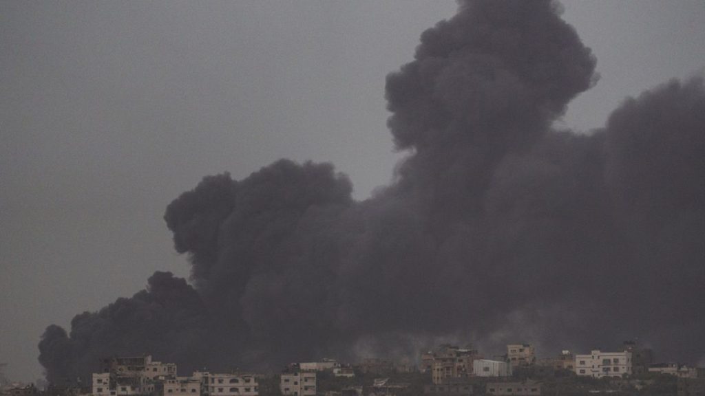 İsrail, BM'nin insani yardım kararının ardından Gazze'de saldırılarını genişletti