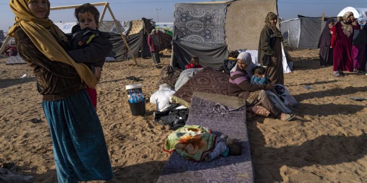 İsrail, Gazze'de daha fazla tahliye emri verdi; Filistinliler gidecek yer arıyor