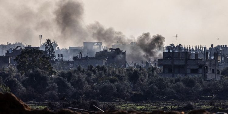 İsrail, Gazze'de er-Rimal Mahallesi'ni vurdu: En az 50 ölü