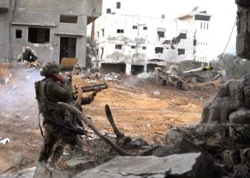 İsrail, Han Yunus'ta yüzlerce sivilin barındığı okulu hedef aldı