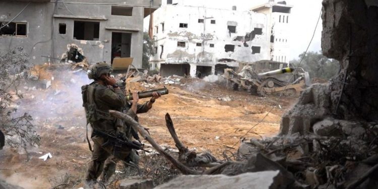 İsrail, Han Yunus'ta yüzlerce sivilin barındığı okulu hedef aldı