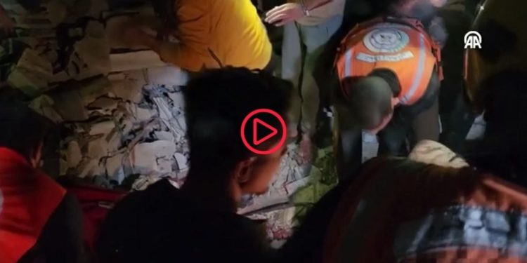 İsrail Refah’ı bombaladı: Aralarında çocuklarında olduğu onlarca ölü ve yaralı var