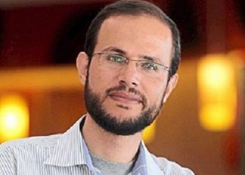 İsrail, 'Sayılardan ibaret değiliz' projesinin kurucusu olan Filistinli şair Rıfat Alareer'i öldürdü