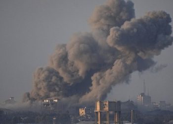 İsrail askerleri ve Hamas Gazze'nin güneyindeki Han Yunus'ta çatışıyor