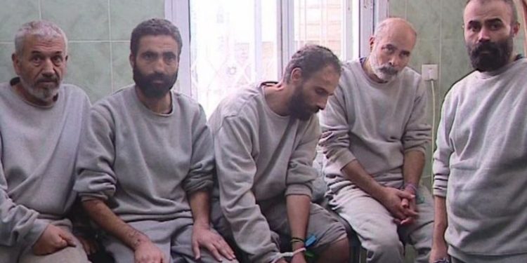 İsrail askerlerinin yaklaşık 1 ay Gazze’de gözaltında tuttuğu Filistinliler anlatıyor: ‘Gözlerimizi bağladılar, bizi feci şekilde dövdüler’