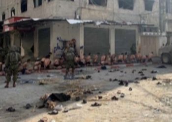 İsrail güçleri Gazze'de Filistinlileri soyarak gözaltına aldı