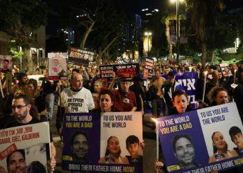 İsrail ordusu yanlışlıkla 3 rehineyi öldürdü, Tel Aviv'de Netanyahu'nun Hamas'la anlaşma yapması için gösteri düzenlendi